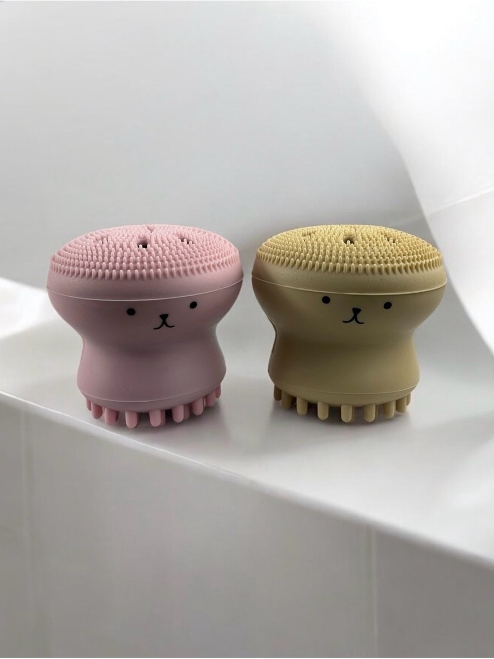 Silicone Face Cleansing Brush – 1 Piece (New | Pink or Beige)